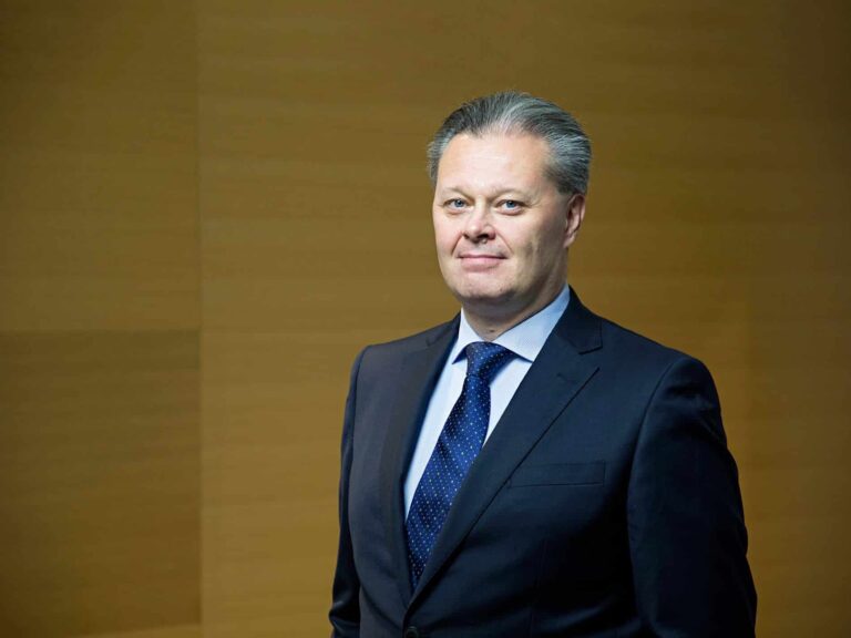 The Year of Inflation and Monetary Policy Decoupling